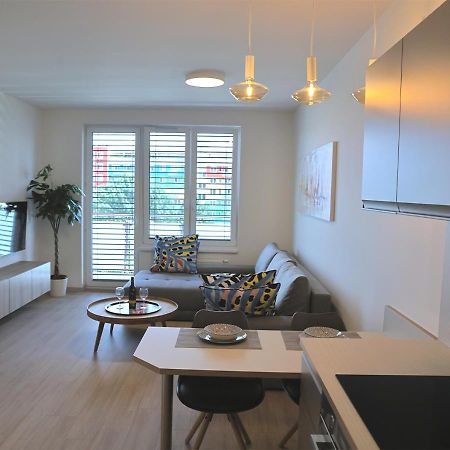 New Cozy 2 Room Pink Apartment Bratislava 059 Экстерьер фото