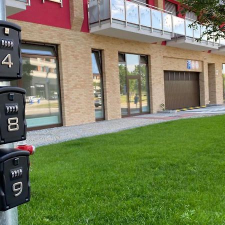 New Cozy 2 Room Pink Apartment Bratislava 059 Экстерьер фото