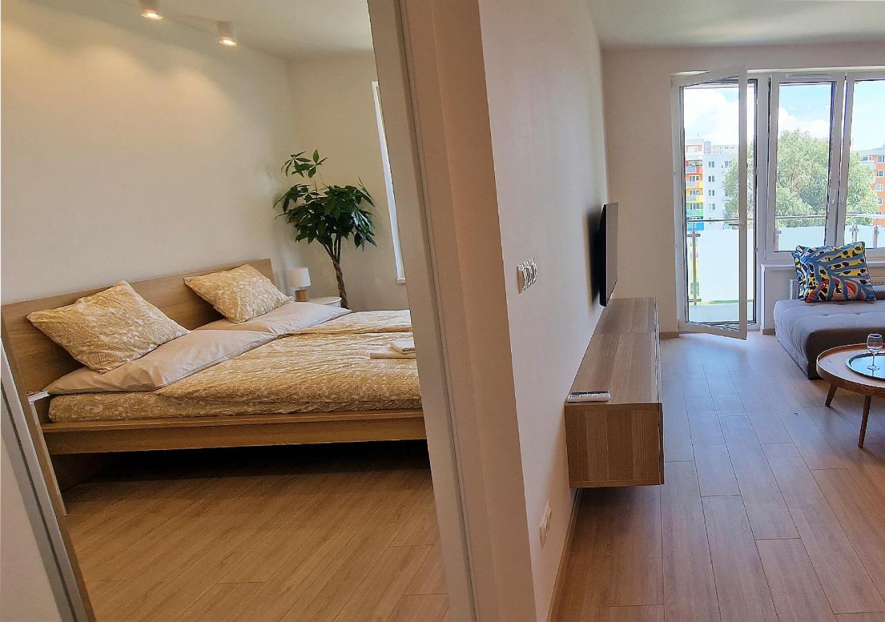 New Cozy 2 Room Pink Apartment Bratislava 059 Экстерьер фото