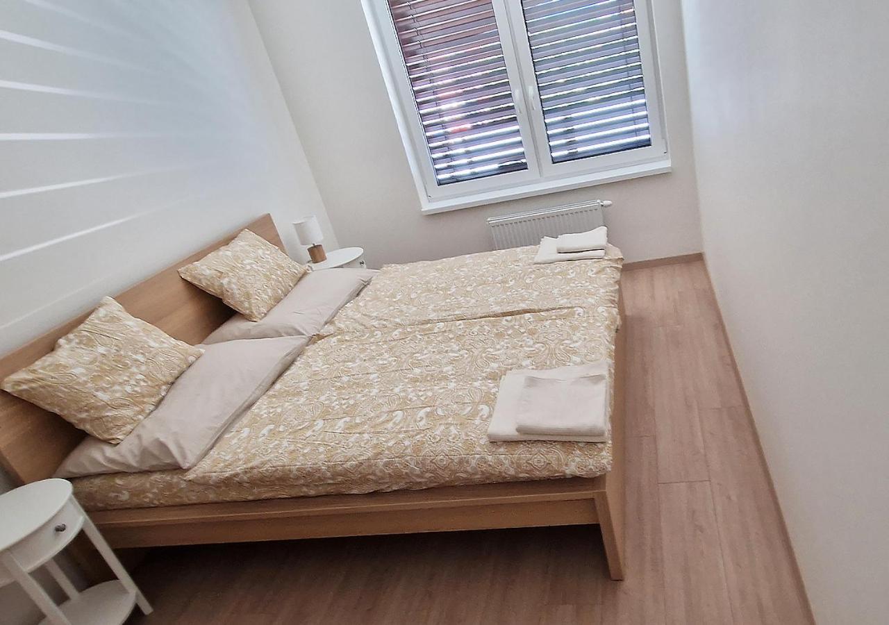 New Cozy 2 Room Pink Apartment Bratislava 059 Экстерьер фото