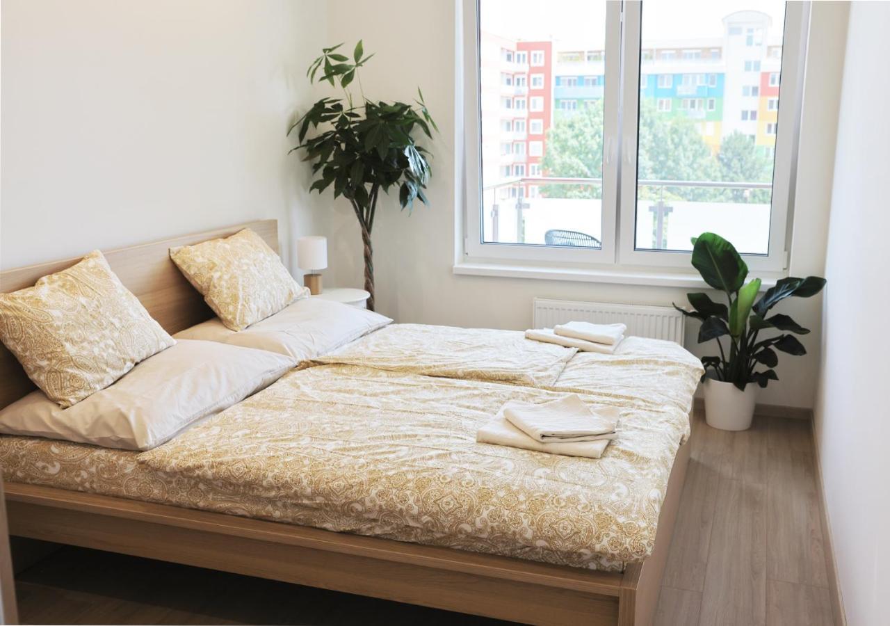 New Cozy 2 Room Pink Apartment Bratislava 059 Экстерьер фото