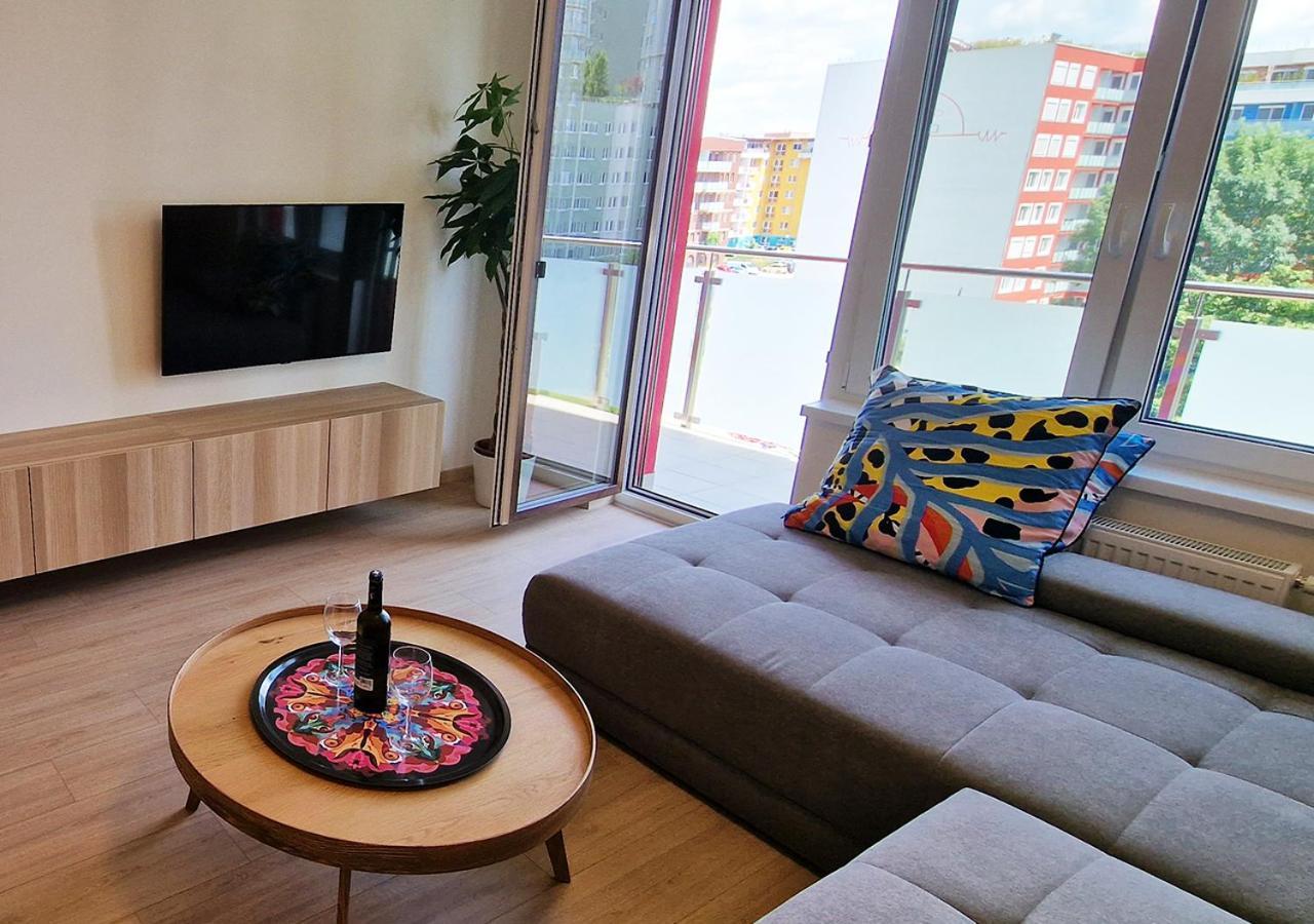 New Cozy 2 Room Pink Apartment Bratislava 059 Экстерьер фото