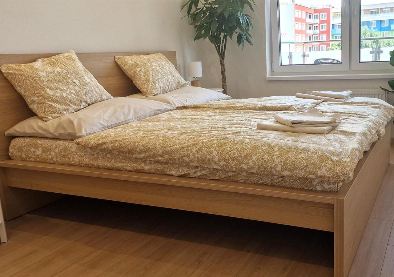 New Cozy 2 Room Pink Apartment Bratislava 059 Экстерьер фото